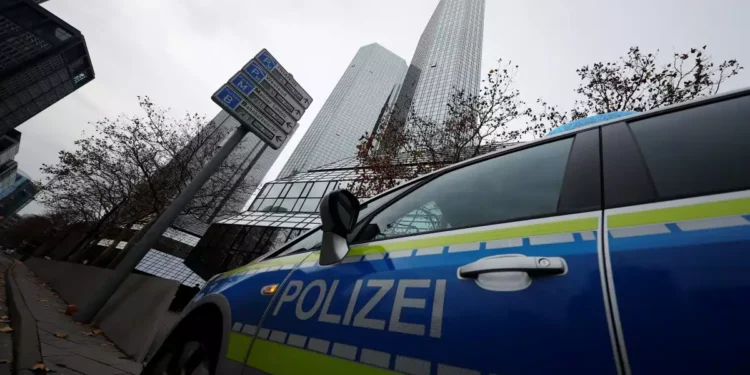 Γερμανία: Πυροβολισμοί σε εργοστάσιο της Mercedes στην Στουτγκάρδη – Τουλάχιστον ένας νεκρός