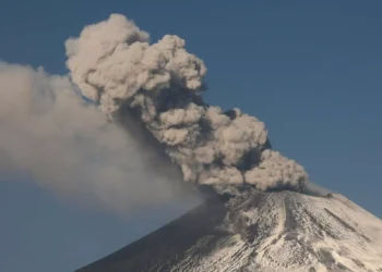 Μεξικό: Έκλεισε το αεροδρόμιο της Πουέμπλα λόγω της τέφρας από την έκρηξη του ηφαιστείου Ποποκατέπετλ