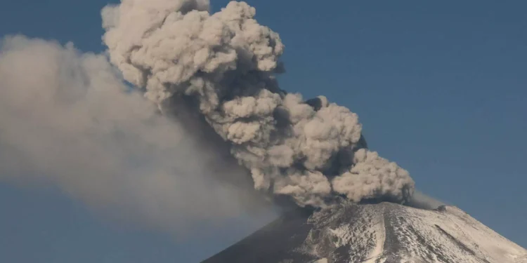 Μεξικό: Έκλεισε το αεροδρόμιο της Πουέμπλα λόγω της τέφρας από την έκρηξη του ηφαιστείου Ποποκατέπετλ