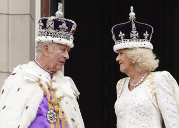 Κάρολος: Πέρασε στην ιστορία η στέψη του – Το μέλλον της μοναρχίας και τα «αγκάθια» του θρόνου