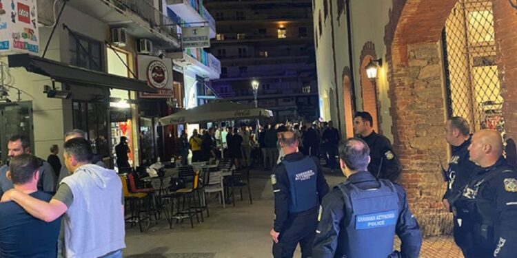 Καβάλα: Καρέ – καρέ το επεισόδιο μεταξύ οπαδών του ΠΑΟΚ και της ΑΕΚ μετά τον τελικό του Κυπέλλου