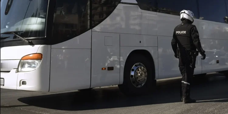 Φωτιά σε πούλμαν στο Σπαθοβούνι – Μεταφέρει μαθητές από σχολείο της Αττικής