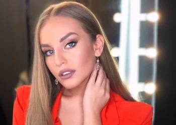 Η Ανδρομάχη έκανε το πρώτο της μπάνιο και προκάλεσε αλαλαγμό στον ανδρικό πληθυσμό