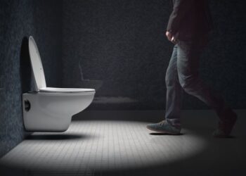 Πότε οι άνδρες πρέπει να ουρούν καθιστοί – Σε ποιες χώρες το εφαρμόζουν οι περισσότεροι