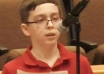 Σάλος στις ΗΠΑ: Αποβλήθηκε μαθητής που φόρεσε μπλούζα με μήνυμα «Υπάρχουν μόνο δύο φύλα»