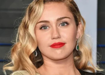 Αυτές είναι οι ροζ φωτογραφίες της Miley Cyrus…