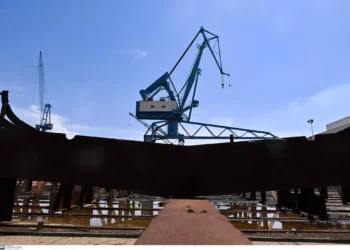 Ναυπηγεία Σαλαμίνας: Κατέρρευσε 58χρονος εργαζόμενος μέσα σε δεξαμενή πλοίου