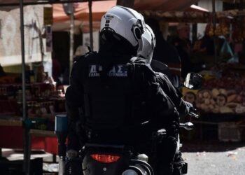 Θεσσαλoνίκη: Συγκινεί ο αστυνομικός για τη «γέφυρα ζωής» σε 2χρονη – «Αυτή είναι η δουλειά μας»