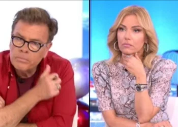 Χαμός στον «αέρα» με Παπανώτα και Μεσσαροπούλου: «Να σου στείλει ο Τσίπρας κάνα μισθό» – «Καλά λέω για το IQ»