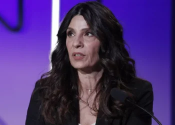 Η Πόπη Τσαπανίδου επανεμφανίστηκε – «Έθεσα τον εαυτό μου στη διάθεση του Τσίπρα, δεν παραιτήθηκα»