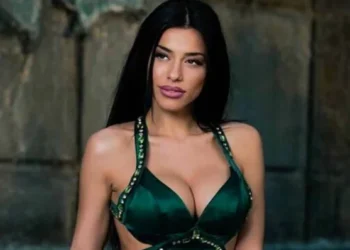 Ελληνίδα παρουσιάστρια σε ακατάλληλες φωτογραφίες με ζαρτιέρες…