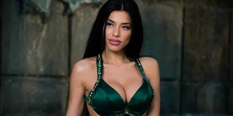 Ελληνίδα παρουσιάστρια σε ακατάλληλες φωτογραφίες με ζαρτιέρες…