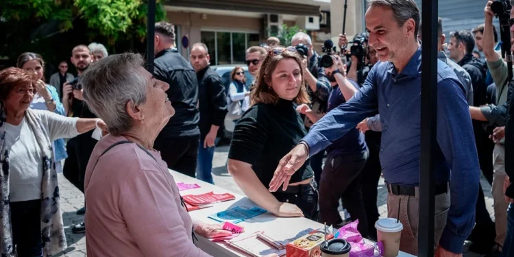 Εκλογές 2023 – Αμετανόητοι στο ΜεΡΑ25 για τη χειραψία που αρνήθηκαν στον Μητσοτάκη στην Κυψέλη: «Πολύ σωστά έπραξαν»