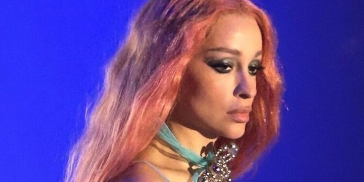 Ελένη Φουρέιρα: Βραβεύθηκε ως η «καλύτερη ποπ τραγουδίστρια» στα MAD VMA