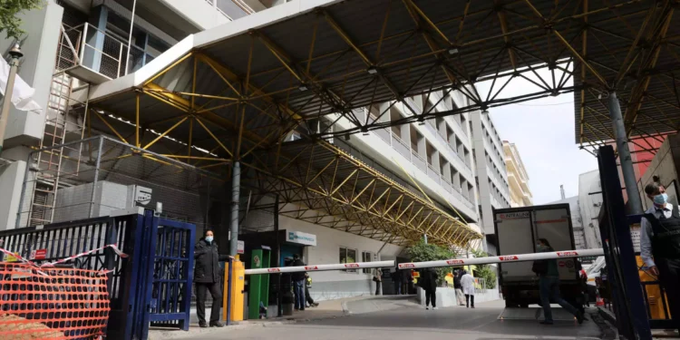 Νεκρός 23χρονος που τον εγκατέλειψαν μαχαιρωμένο στον Ευαγγελισμό