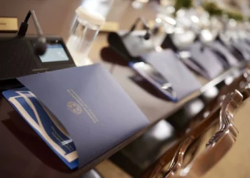 Τι περιέχουν οι μπλε φάκελοι που έδωσε ο Κυριάκος Μητσοτάκης στους υπουργούς του