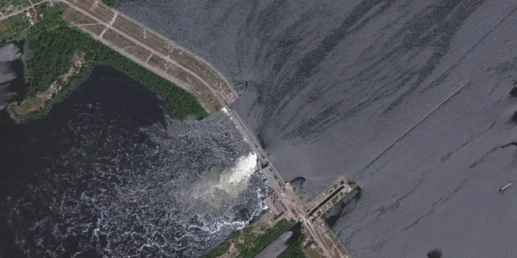 Πόλεμος στην Ουκρανία: Πλημμυρίζει η περιοχή μετά την έκρηξη σε φράγμα – Τεράστιος όγκος νερού ρέει ανεξέλεγκτα