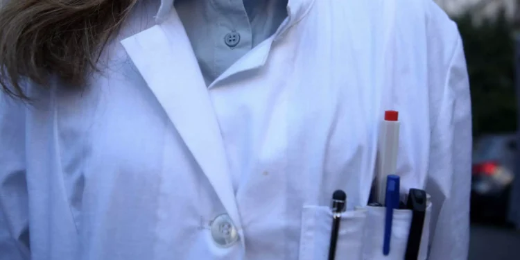 ΕΑΔ: Γυναικολόγος αποζημιωνόταν για επισκέψεις που δεν έγιναν – Στην «φάκα» και δομή πρόνοιας