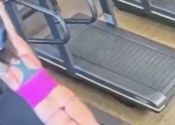 ΗΠΑ: Ντροπιαστικό ατύχημα για 26χρονη – Έκανε διάδρομο στο γυμναστήριο και κατέληξε ημίγυμνη(Βίντεο)