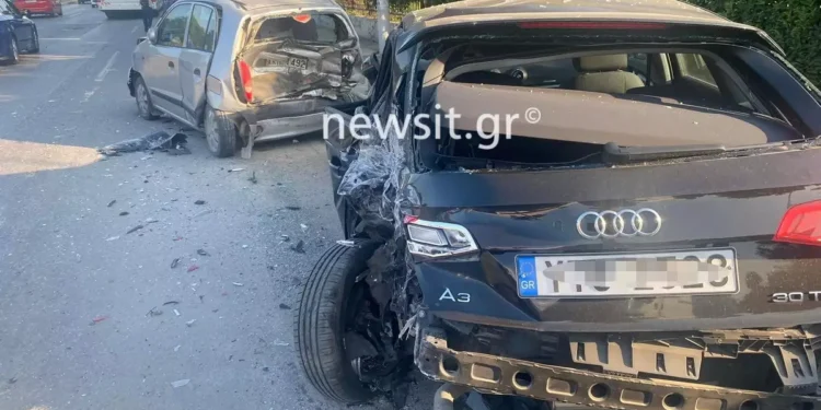 Θεσσαλονίκη: Λεωφορείο διέλυσε πάνω από 10 σταθμευμένα αυτοκίνητα(Εικόνες&Βίντεο)