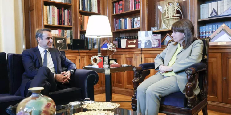 Εκλογές 2023: Στο Προεδρικό Μέγαρο ο Μητσοτάκης για να πάρει εντολή σχηματισμού κυβέρνησης από την Σακελλαροπούλου