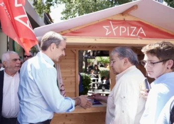 Δεν χαιρέτησαν τον Μητσοτάκη στο περίπτερο του ΣΥΡΙΖΑ: «Είστε της σχολής Βαρουφάκη βλέπω, δεν σας πήγε πολύ καλά αυτό»