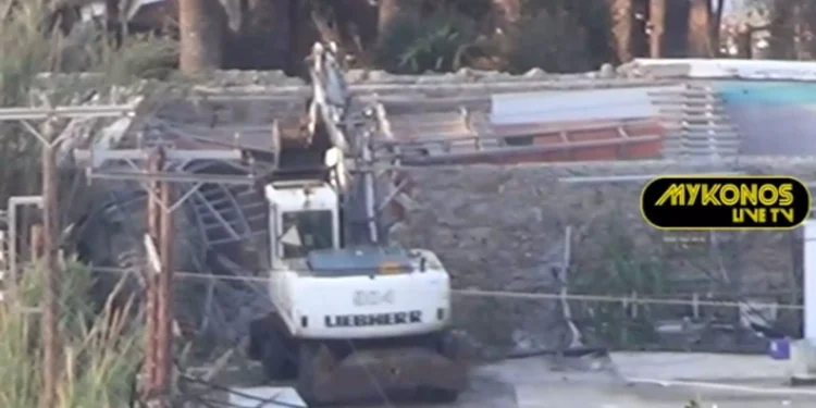 Μύκονος: Μπουλντόζες κατεδαφίζουν τα αυθαίρετα του Nammos – Δείτε το βίντεο!
