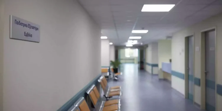 Δεν στέλνουν ασθενοφόρο επειδή ζυγίζει 360 κιλά – Οδύσσεια για τον υπέρβαρο ασθενή στην Κομοτηνή