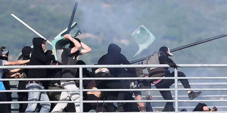 Στην φυλακή 8 οπαδοί για τα επεισόδια στον τελικό Κυπέλλου ΑΕΚ – ΠΑΟΚ στο Πανθεσσαλικό το 2017