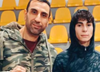 Πανελλήνιες 2023: Πατέρας και γιος έδωσαν μαζί και αρίστευσαν με πάνω από 18.000 μόρια – Πέρασαν στην ίδια σχολή