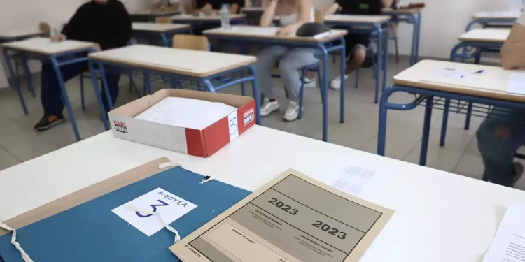 Πανελλήνιες 2023: Δείτε τα θέματα στη Νεοελληνική Γλώσσα και Λογοτεχνία στα ΓΕΛ