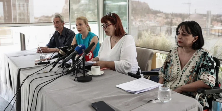 Κεραυνοί κατά της Ζωής από τους κομμένους: Μας χρησιμοποίησε ως λαγούς, μας πέταξε σαν στυμμένες λεμονόκουπες