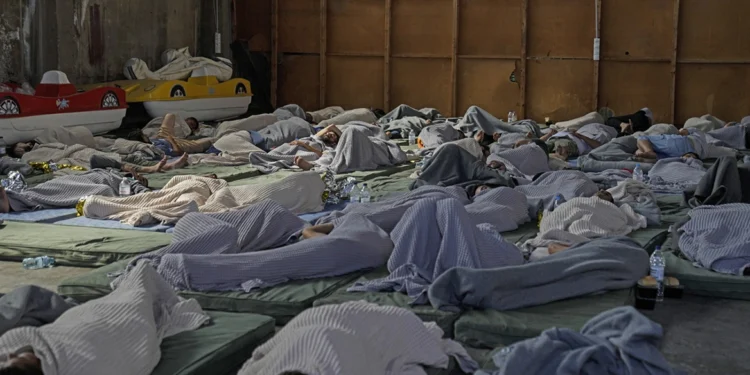 Ναυάγιο στην Πύλο: «Υγρός τάφος» η Μεσόγειος – Περίπου 600 μετανάστες στο σκάφος που βυθίστηκε, γυναίκες και παιδιά στα αμπάρια