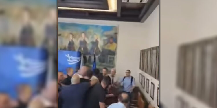 Ρόδος: Αθηναίοι και Ροδίτες επιχειρηματίες ήρθαν στα χέρια για τις ομπρέλες στις παραλίες του νησιού