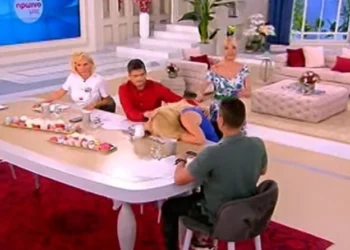 Τρόμαξαν στον ΣΚΑΪ: Λιποθύμησε στον «αέρα» η Αφροδίτη Γραμμέλη(Βίντεο)