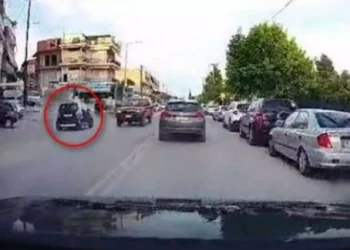 Λαμία: Βίντεο με διπλή προσπέραση στο αντίθετο ρεύμα κυκλοφορίας(Βίντεο)