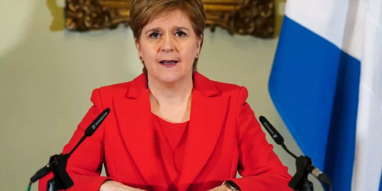 Συνελήφθη η πρώην πρωθυπουργός της Σκωτίας, Νίκολα Στέρτζον, για οικονομικές ατασθαλίες