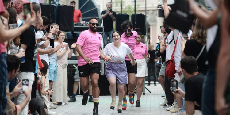 Athens Pride 2023: Δείτε τις πρώτες τακουνοδρομίες στο κέντρο της Αθήνας