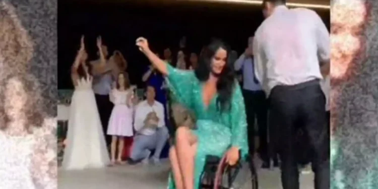 Κουφονήσια: Χόρεψε μπάλο στον γάμο του αδερφού της από το αναπηρικό αμαξίδιο και αποθεώθηκε(Βίντεο)