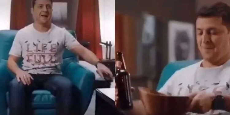 Ουκρανία: Τρολάρει τον πόλεμο Ρωσίας με Πριγκόζιν – Ο Ζελένσκι πίνει μπύρα και βλέπει τηλεόραση