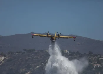 Φωτιά στη Χαλκιδική: Τρεις οι εστίες – Σηκώθηκαν εναέρια μέσα