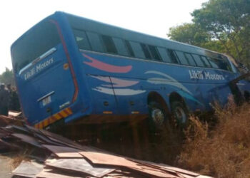 Τέσσερις νεκροί και 25 τραυματίες από τη σύγκρουση λεωφορείου με φορτηγό