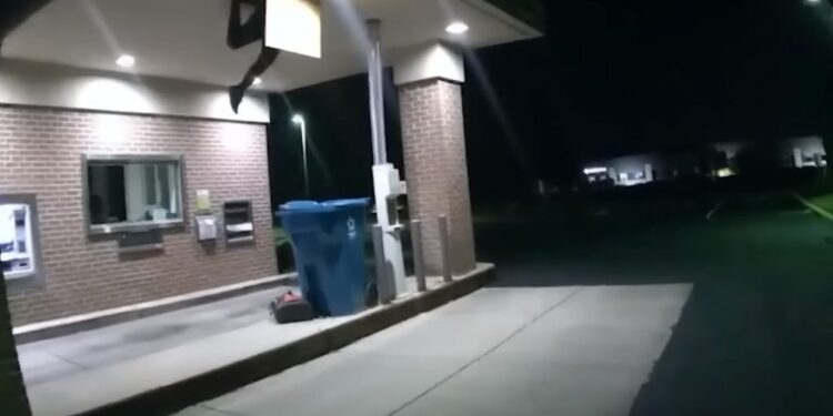 Διάρρηξη για κλάματα – Σφήνωσε σε κάδο απορριμμάτων και συνελήφθη