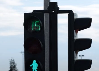 Ελλάδα: Φωτεινοί σηματοδότες με γυναικείες φιγούρες