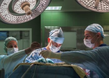 Τεχνητή νοημοσύνη διαβάζει όγκους στον εγκέφαλο μέσα στο χειρουργείο και καθοδηγεί τους γιατρούς