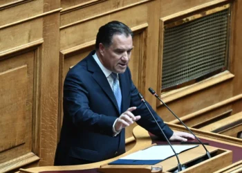 Καύσωνας – Προειδοποίηση Γεωργιάδη για πρόστιμο σε επιχειρήσεις: Παύση εργασίας 12:00-16:00