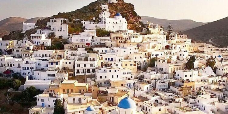 Ίος: Πάμφθηνα τα ποτά στην «ξελογιάστρα» των Κυκλάδων