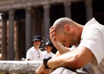 Οι καύσωνες διαρκείας προκαλούνται από την κλιματική αλλαγή – «Δεκάδες χιλιάδες άνθρωποι θα συνεχίσουν να πεθαίνουν»