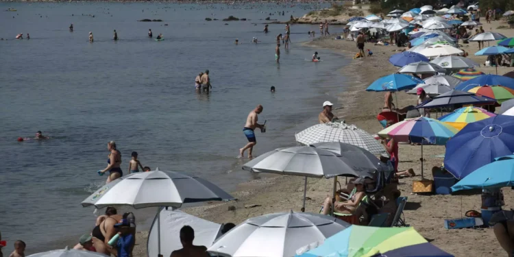 Καιρός σήμερα: Ισχυροί άνεμοι με άνοδο της θερμοκρασίας – Αναλυτική πρόγνωση