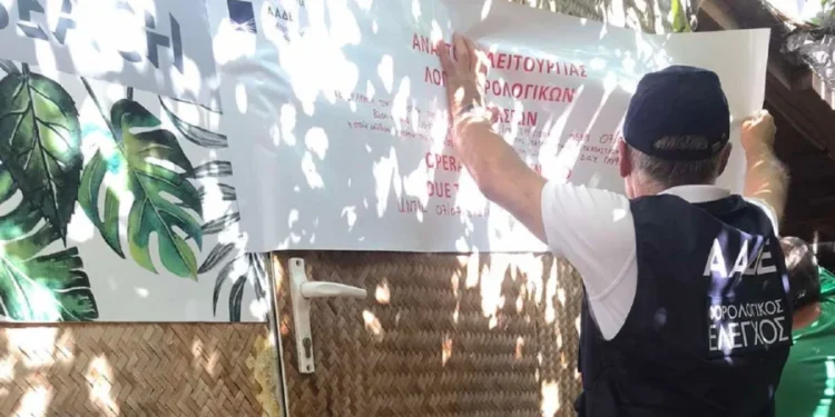 Λουκέτο σε γνωστό beach bar στην Βουλιαγμένη που… «ξεχνούσε» να κόβει αποδείξεις